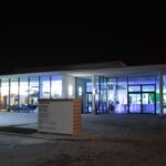 15.1.2015 Kielce. W Kielcach otwarty został pierwszy w województwie świętokrzyskim autoryzowany salon sprzedaży oraz serwis samochodów i motocykli marki BMW. / Robert Felczak / Radio Kielce