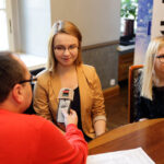 Stypendia i nagrody dla zdolnych uczniów oraz studentów wręczono w Domu Środowisk Twórczych w Kielcach. Wśród nagrodzonych są laureaci Świętokrzyskiego Matematycznego Maratonu Maturalnego, zwycięzcy konkursu na esej dotyczący dorastania, a także laureaci „Grantów”. / Wojciech Habdas / Radio Kielce