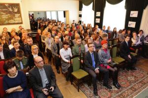 Stypendia i nagrody dla zdolnych uczniów oraz studentów wręczono w Domu Środowisk Twórczych w Kielcach. Wśród nagrodzonych są laureaci Świętokrzyskiego Matematycznego Maratonu Maturalnego, zwycięzcy konkursu na esej dotyczący dorastania, a także laureaci „Grantów”. / Wojciech Habdas / Radio Kielce