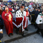 Ulicami Kielc przeszły orszaki królewskie. / Wojciech Habdas / Radio Kielce
