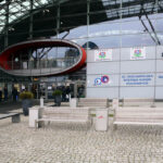 9.1.2015 Kielce. Na ogólnopolskiej wystawie gołębi w Targach Kielce można zobaczyć ponad 1600 ptaków. Odwiedzający mogą też zapoznać się z ofertą producentów odżywek, karmy i gołębników. / Wojciech Habdas / Radio Kielce