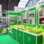 9.1.2015 Kielce. Na ogólnopolskiej wystawie gołębi w Targach Kielce można zobaczyć ponad 1600 ptaków. Odwiedzający mogą też zapoznać się z ofertą producentów odżywek, karmy i gołębników. / Wojciech Habdas / Radio Kielce