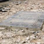 13.1.2015 Św. Krzyż. Trwają prace renowacyjne bazyliki mniejszej. Do marca br. zostanie odrestaurowana zabytkowa posadzka w kościele i kruchcie, zostanie poddany konserwacji ołtarz, zabytkowe tabernakulum i figury aniołów. / Wojciech Habdas / Radio Kielce