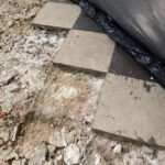 13.1.2015 Św. Krzyż. Trwają prace renowacyjne bazyliki mniejszej. Do marca br. zostanie odrestaurowana zabytkowa posadzka w kościele i kruchcie, zostanie poddany konserwacji ołtarz, zabytkowe tabernakulum i figury aniołów. / Wojciech Habdas / Radio Kielce