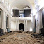 13.1.2015 Św. Krzyż. Trwają prace renowacyjne bazyliki mniejszej. Do marca br. zostanie odrestaurowana zabytkowa posadzka w kościele i kruchcie, zostanie poddany konserwacji ołtarz, zabytkowe tabernakulum i figury aniołów. / Wojciech Habdas / Radio Kielce