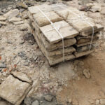 13.1.2015 Św. Krzyż. Trwają prace renowacyjne bazyliki mniejszej. Do marca br. zostanie odrestaurowana zabytkowa posadzka w kościele i kruchcie, zostanie poddany konserwacji ołtarz, zabytkowe tabernakulum i figury aniołów. / Wojciech Habdas / Radio Kielce