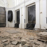 13.1.2015 Św. Krzyż. Trwają prace renowacyjne bazyliki mniejszej. Do marca br. zostanie odrestaurowana zabytkowa posadzka w kościele i kruchcie, zostanie poddany konserwacji ołtarz, zabytkowe tabernakulum i figury aniołów. / Wojciech Habdas / Radio Kielce