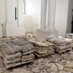 13.1.2015 Św. Krzyż. Trwają prace renowacyjne bazyliki mniejszej. Do marca br. zostanie odrestaurowana zabytkowa posadzka w kościele i kruchcie, zostanie poddany konserwacji ołtarz, zabytkowe tabernakulum i figury aniołów. / Wojciech Habdas / Radio Kielce