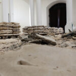 13.1.2015 Św. Krzyż. Trwają prace renowacyjne bazyliki mniejszej. Do marca br. zostanie odrestaurowana zabytkowa posadzka w kościele i kruchcie, zostanie poddany konserwacji ołtarz, zabytkowe tabernakulum i figury aniołów. / Wojciech Habdas / Radio Kielce