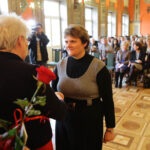 21.1.2015 Kielce. 55 osób pochodzących w większości z Ukrainy, ale także z Bułgarii, Rumunii, Białorusi i Wietnamu otrzymało z rąk wojewody świętokrzyskiego akty nadania obywatelstwa polskiego. / Wojciech Habdas / Radio Kielce