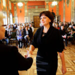 21.1.2015 Kielce. 55 osób pochodzących w większości z Ukrainy, ale także z Bułgarii, Rumunii, Białorusi i Wietnamu otrzymało z rąk wojewody świętokrzyskiego akty nadania obywatelstwa polskiego. / Wojciech Habdas / Radio Kielce