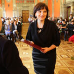 21.1.2015 Kielce. 55 osób pochodzących w większości z Ukrainy, ale także z Bułgarii, Rumunii, Białorusi i Wietnamu otrzymało z rąk wojewody świętokrzyskiego akty nadania obywatelstwa polskiego. / Wojciech Habdas / Radio Kielce