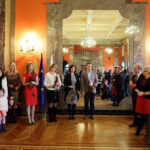 21.1.2015 Kielce. 55 osób pochodzących w większości z Ukrainy, ale także z Bułgarii, Rumunii, Białorusi i Wietnamu otrzymało z rąk wojewody świętokrzyskiego akty nadania obywatelstwa polskiego. / Wojciech Habdas / Radio Kielce