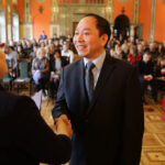 21.1.2015 Kielce. 55 osób pochodzących w większości z Ukrainy, ale także z Bułgarii, Rumunii, Białorusi i Wietnamu otrzymało z rąk wojewody świętokrzyskiego akty nadania obywatelstwa polskiego. / Wojciech Habdas / Radio Kielce