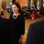 21.1.2015 Kielce. 55 osób pochodzących w większości z Ukrainy, ale także z Bułgarii, Rumunii, Białorusi i Wietnamu otrzymało z rąk wojewody świętokrzyskiego akty nadania obywatelstwa polskiego. / Wojciech Habdas / Radio Kielce