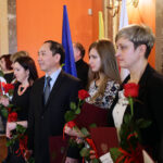 21.1.2015 Kielce. 55 osób pochodzących w większości z Ukrainy, ale także z Bułgarii, Rumunii, Białorusi i Wietnamu otrzymało z rąk wojewody świętokrzyskiego akty nadania obywatelstwa polskiego. / Wojciech Habdas / Radio Kielce