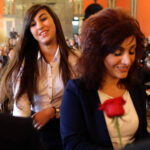 21.1.2015 Kielce. 55 osób pochodzących w większości z Ukrainy, ale także z Bułgarii, Rumunii, Białorusi i Wietnamu otrzymało z rąk wojewody świętokrzyskiego akty nadania obywatelstwa polskiego. / Wojciech Habdas / Radio Kielce