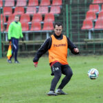 23.1.2015 Kielce. Korona rozegrała na stadionie przy ulicy Szczepaniaka "wewnętrzną gierkę", w której wzięli udział wszyscy testowani piłkarze. / Wojciech Habdas / Radio Kielce