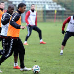 23.1.2015 Kielce. Korona rozegrała na stadionie przy ulicy Szczepaniaka "wewnętrzną gierkę", w której wzięli udział wszyscy testowani piłkarze. n/z Łukasz Klemenz / Wojciech Habdas / Radio Kielce