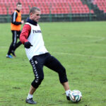 23.1.2015 Kielce. Korona rozegrała na stadionie przy ulicy Szczepaniaka "wewnętrzną gierkę", w której wzięli udział wszyscy testowani piłkarze. / Wojciech Habdas / Radio Kielce