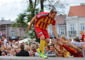 Prezentacja Korony na kieleckim Rynku. Piotr Malarczyk / Wojciech Habdas / Radio Kielce