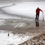 01.01.2014 Noworoczna kąpiel Świętokrzyskiego Klubu Morsów / Stanisław Blinstrub / Radio Kielce