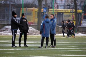 08.01.2015 Pierwszy w 2015 roku trening Korony Kielce - sztab szkoleniowy / Stanisław Blinstrub / Radio Kielce