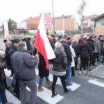 16.01.2015 Protest rodziców w obronie szkoły Skarżysko Kościelne / Stanisław Blinstrub / Radio Kielce