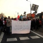 16.01.2015 Protest rodziców w obronie szkoły Skarżysko Kościelne / Stanisław Blinstrub / Radio Kielce