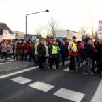 16.01.2015 Protest rodziców w obronie szkoły Skarżysko Kościelne / Stanisław Blinstrub / Radio Kielce