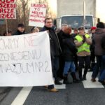 16.01.2015 Protest rodziców w obronie szkoły Skarżysko Kościelne / Stanisław Blinstrub / Radio Kielce