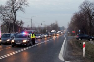 16.01.2015 Protest rodziców w obronie szkoły Skarżysko Kościelne / Stanisław Blinstrub / Radio Kielce