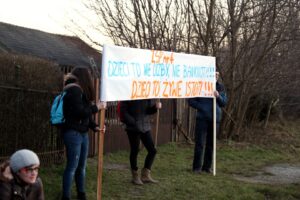 16.01.2015 Protest rodziców w obronie szkoły Skarżysko Kościelne / Stanisław Blinstrub / Radio Kielce