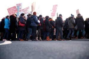 16.01.2015 Protest rodziców w obronie szkoły Skarżysko Kościelne / Stanisław Blinstrub / Radio Kielce