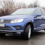 W polskich salonach Volkswagena można już kupić terenowo-rekreacyjny model Touareg po tak zwanym liftingu. / Robert Felczak / Radio Kielce