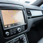 W polskich salonach Volkswagena można już kupić terenowo-rekreacyjny model Touareg po tak zwanym liftingu. / Robert Felczak / Radio Kielce