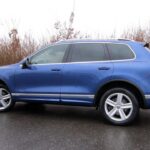 W polskich salonach Volkswagena można już kupić terenowo-rekreacyjny model Touareg po tak zwanym liftingu. / Robert Felczak / Radio Kielce