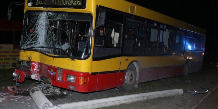 13.01.2015 Wypadek autobusu MPK na ulicy Tarnowskiej / Stanisław Blinstrub / Radio Kielce