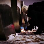 27.01.2015 Przy pomniku Menora wspomniano wyzwolenie obozu Auschwitz / Radio Kielce