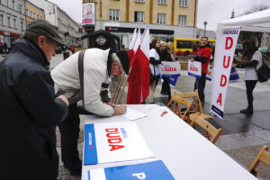 Konferencja PiS na Placu Artystów (26 lutego 2015 r.) / Piotr Michalski / Radio Kielce