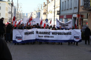 Marsz w obronie demokracji przeszedł ulicami Kielc (14 lutego 2015 r.) / Radio Kielce