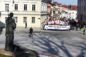 Marsz w obronie demokracji przeszedł ulicami Kielc (14 lutego 2015 r.) / Radio Kielce