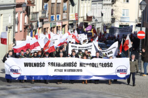 Marsz w obronie demokracji przeszedł ulicami Kielc (14 lutego 2015 r.) / Radio Kielce