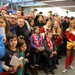 Powitanie polskich piłkarzy ręcznych na lotnisku Chopina w Warszawie (2 lutego 2015) / Wojciech Habdas / Radio Kielce