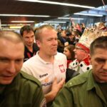 Powitanie polskich piłkarzy ręcznych na lotnisku Chopina w Warszawie (2 lutego 2015) / Wojciech Habdas / Radio Kielce