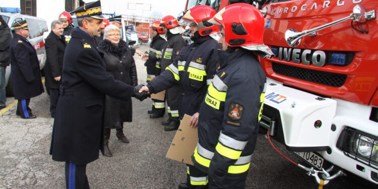 Przekazanie nowych pojazdów Państwowej Straży Pożarnej (12 lutego 2015 r.) / Piotr Michalski / Radio Kielce