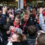 Powitanie polskich piłkarzy ręcznych na lotnisku Chopina w Warszawie (2 lutego 2015) / Wojciech Habdas / Radio Kielce