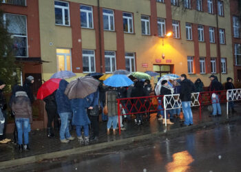 23.1.2015 Ostrowiec Świętokrzyski. Protest przeciwko likwidacji SP 11 / Teresa Czajkowska / Radio Kielce