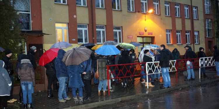 23.1.2015 Ostrowiec Świętokrzyski. Protest przeciwko likwidacji SP 11 / Teresa Czajkowska / Radio Kielce