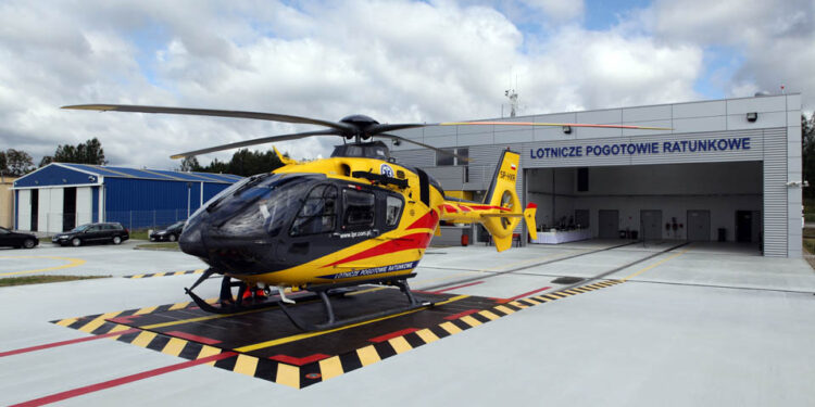 Nowa baza dla kieleckiej Śmigłowcowej Służby Ratownictwa Medycznego. Śmigłowiec Eurocopter EC135 / Wojciech Habdas / Radio Kielce